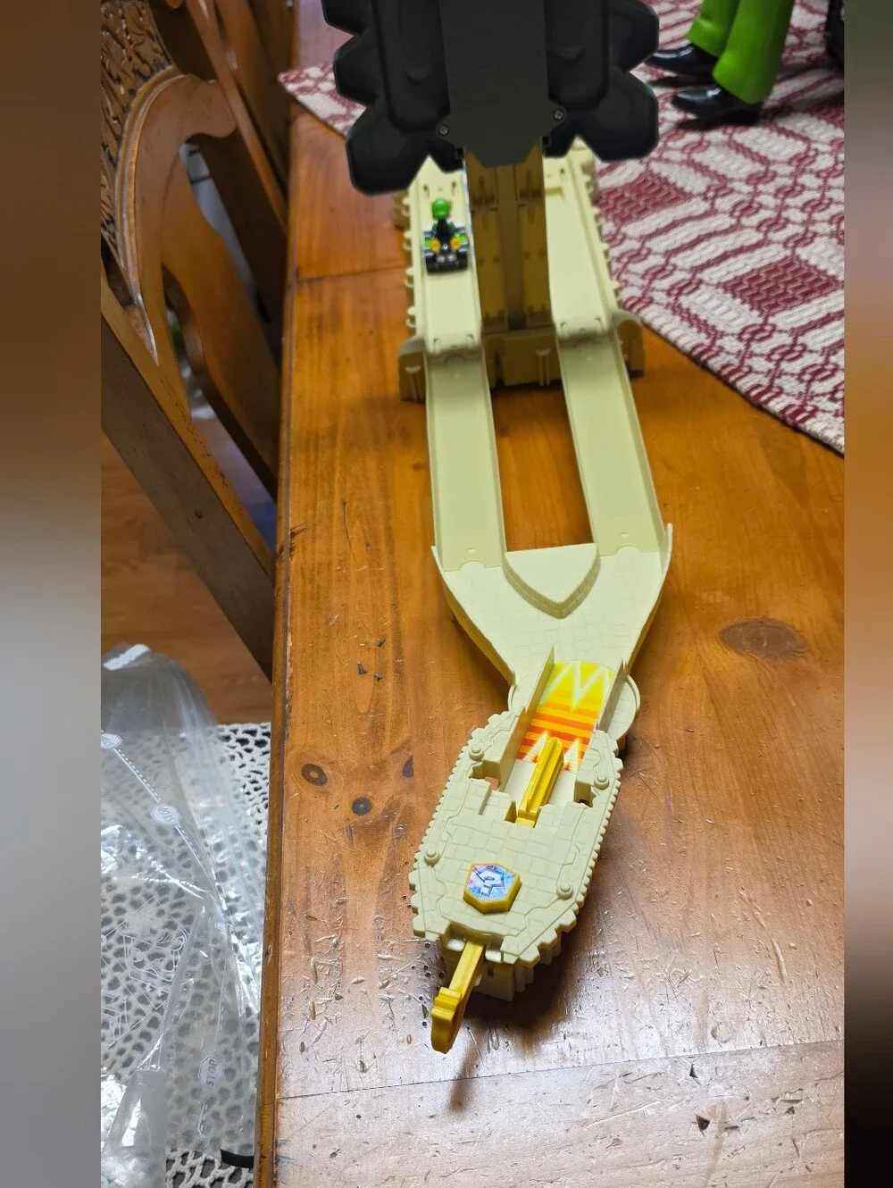 Hot wheels mario kart Thwomp ruins racetrack
